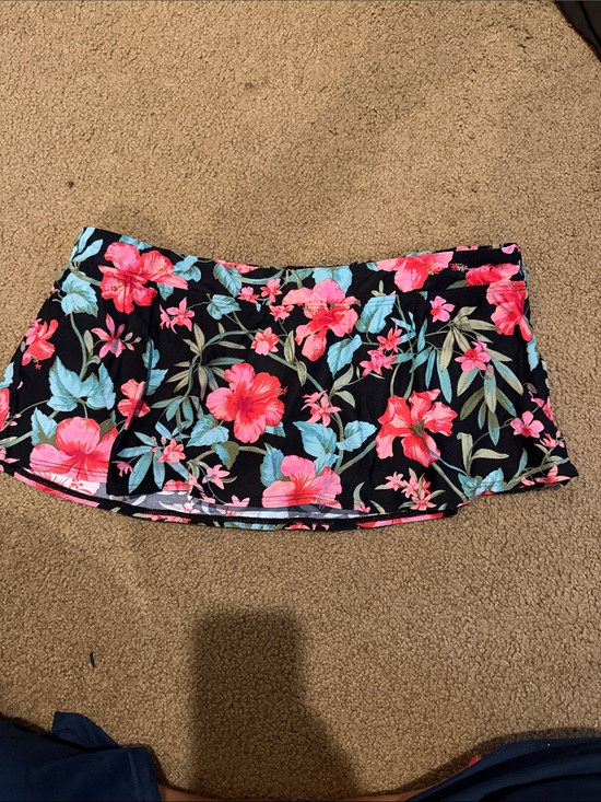 Coco Reef Dresses & Skirts - Cod Reef XL Floral Print Swim Skirt in Black w Flowers
